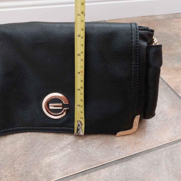 Elizabeth Grant Women's leather shoulder bag - Picture 2 of 11